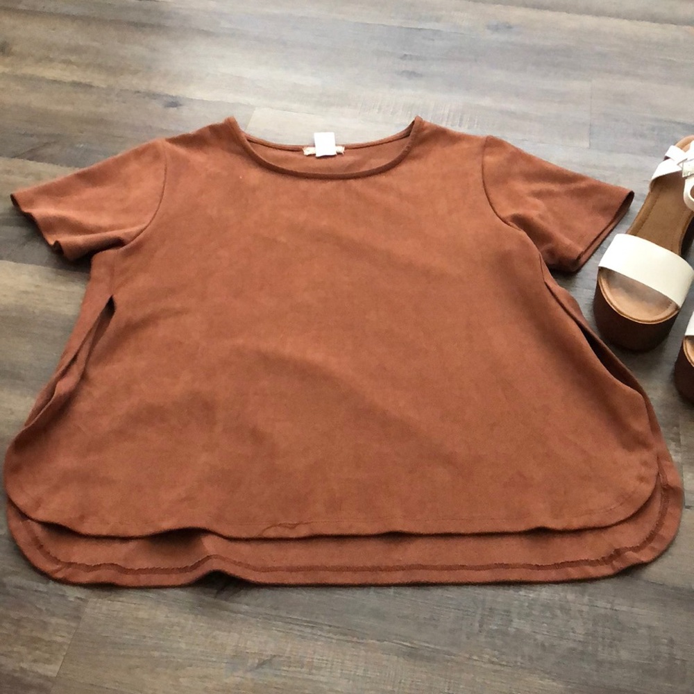 Faux suede. Side cutouts. Rusty brown color.